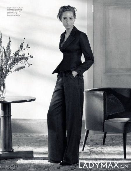 詹妮弗·劳伦斯演绎Dior最新时尚大片